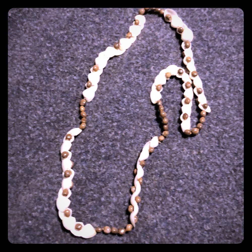Long necklace shell and beads